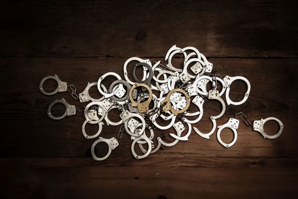 Unsere Gäste: Handschellen als Symbol für die Insassen